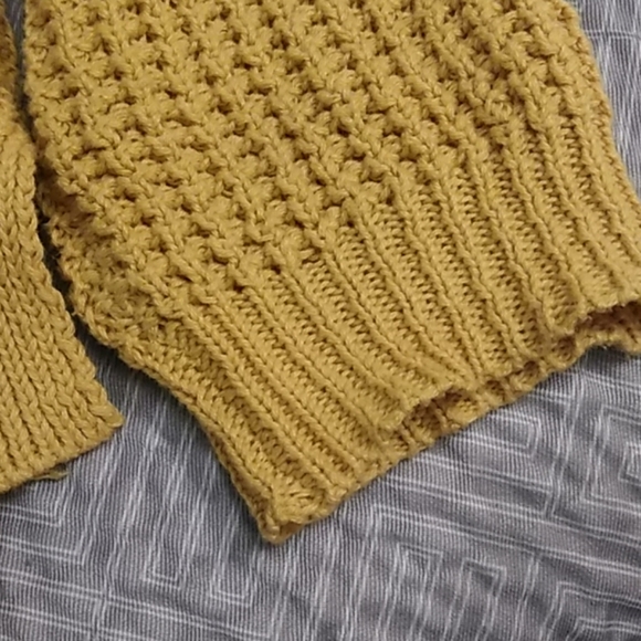 Sweater - Picture 4 of 6